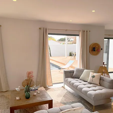 Somptueuse 9 Et Sa Piscine Prive - 100 M De La