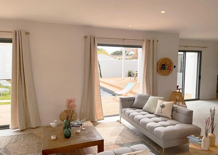 Somptueuse 9 Et Sa Piscine Privé - 100 M De La