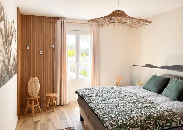 Somptueuse 9 Et Sa Piscine Privé - 100 M De La *