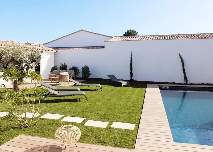 Somptueuse 9 Et Sa Piscine Privé - 100 M De La